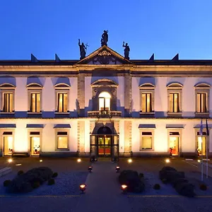 4* Hotel De
